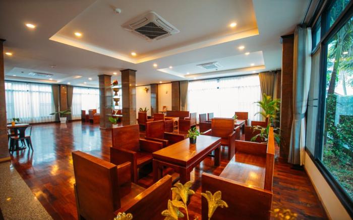 Sisombat Plaza Hotel