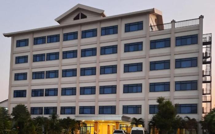 Sisombat Plaza Hotel