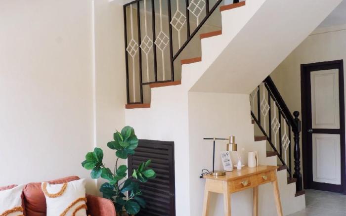 Boho Chic 2BR Home near airport with Pool Access