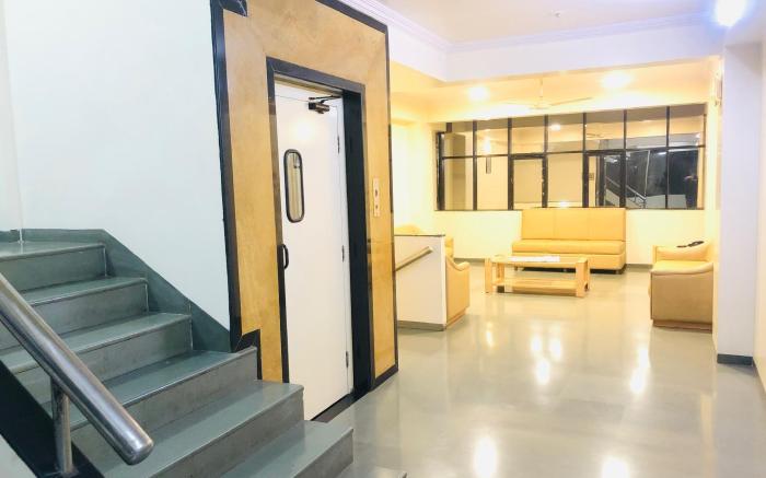 HOTEL NEW UTTAM HIRA PALACE