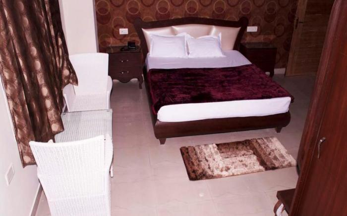 Parkside Navjyoti Hotel