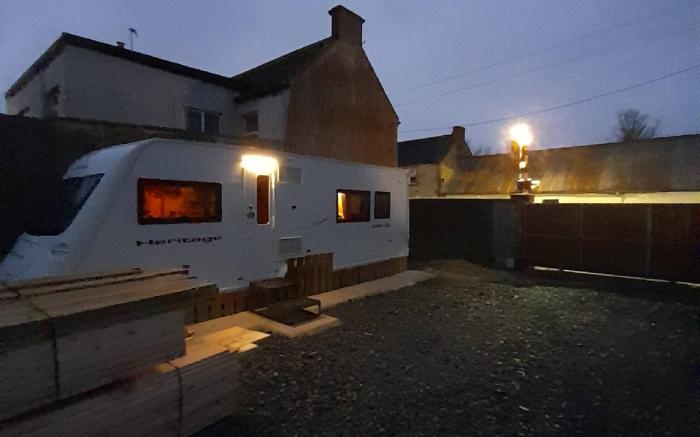 Cosy caravan off the street