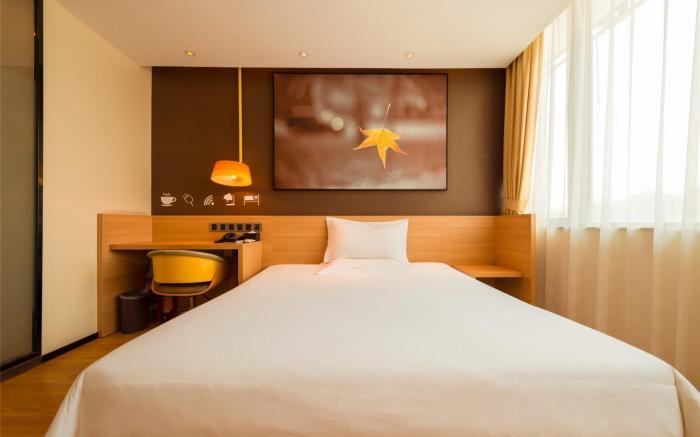 IU Hotels·GuiYang North Railway Station Dream City