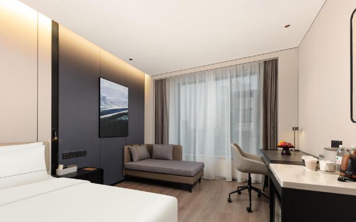 Atour Hotel Quanzhou Nan'an Shuitou Anping Bridge