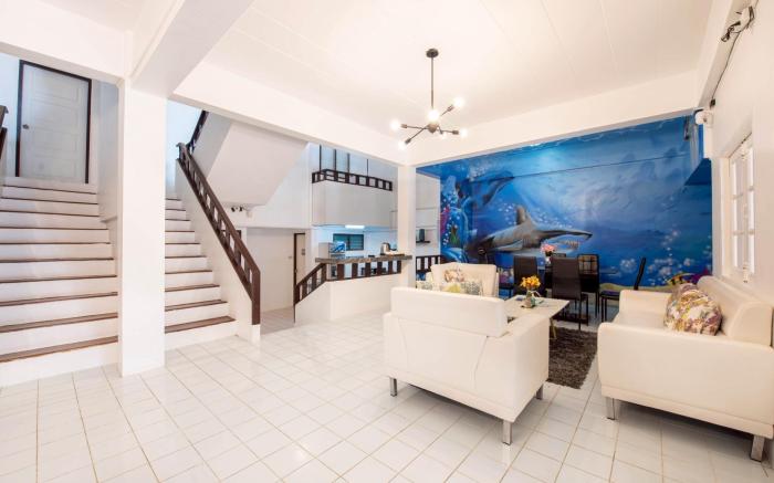 BEACH SIDE! Sleeps 30! Pool Table, Darts, BBQ, BAR