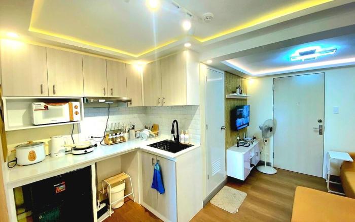 Veronica Grey's Staycation 1BR