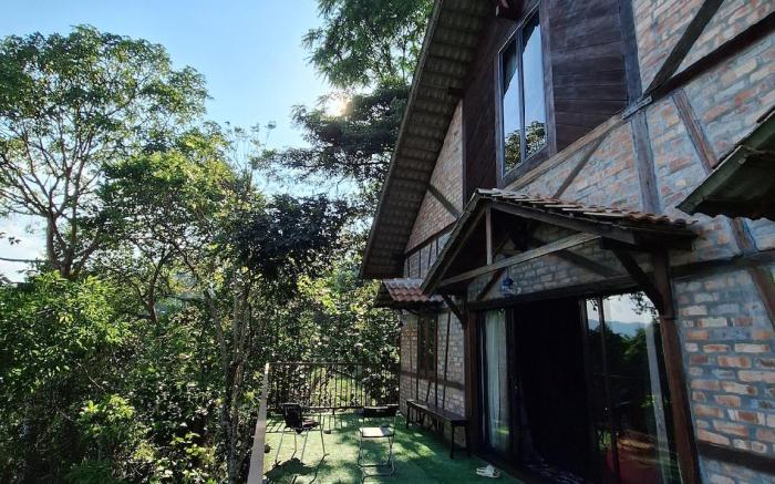 Wild Wolf den Homestay 野狼穴