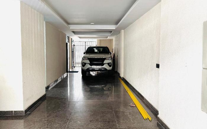 Divine India, Service Apartment 3BHK, J-267