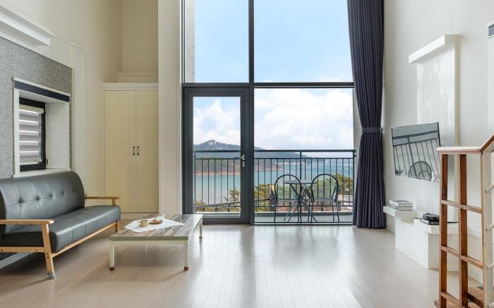 Yeosu Wellstay Pool Villa