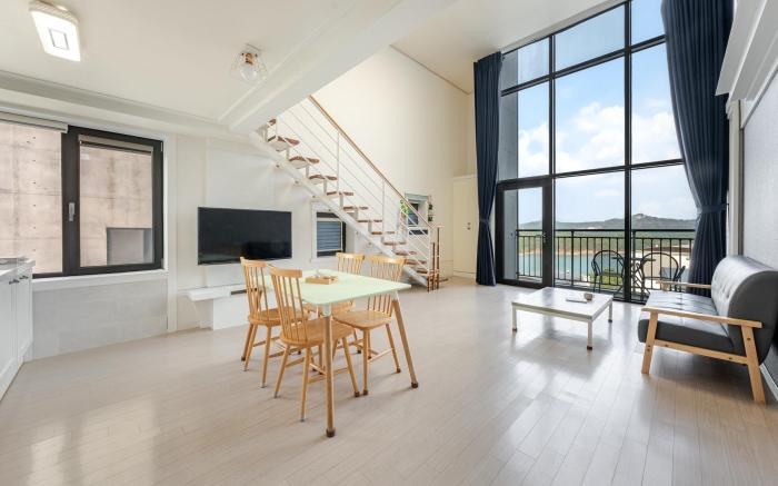 Yeosu Wellstay Pool Villa