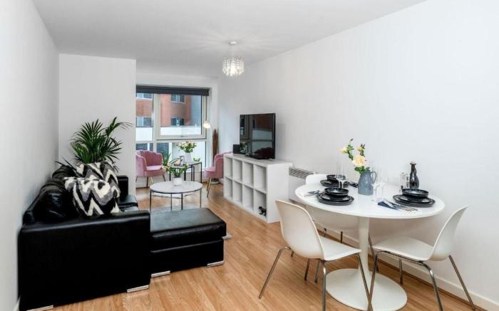 Gunwharf Quays Cozy Central Apartment