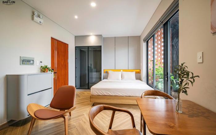 Căn hộ cao cấp,thiết kế tone gỗ hiện đại,balcony