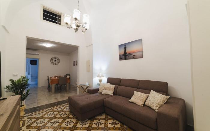 Large house,4 beds,2 baths + WiFi w/parking