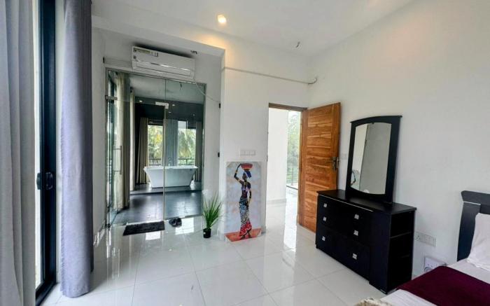 Pearl White Residency