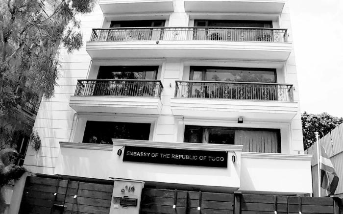 Ideal Hotel in posh Vasant Vihar BIG 1110 sq ft