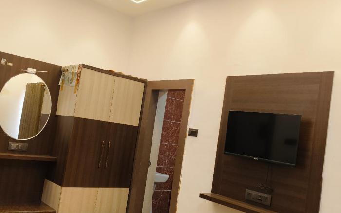 101 ELEGANT BED ROOM SUITE
