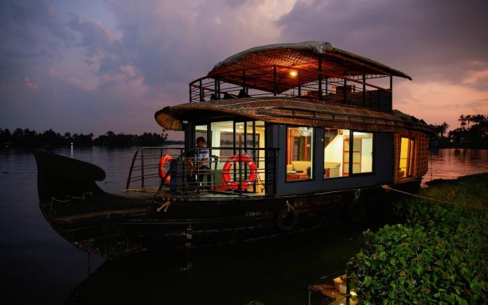 Luxury Boathouse