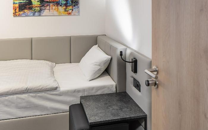 Home & Work Apartments 