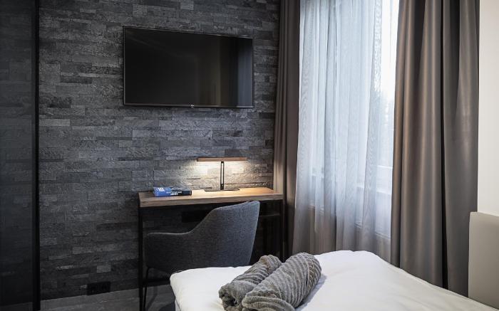 Home & Work Apartments 