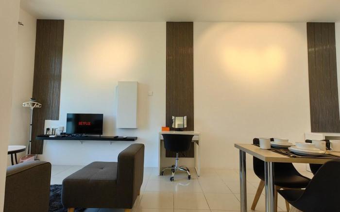 Geo Suite Ipoh | 2R2B | 4pax | King Bed | Mt View