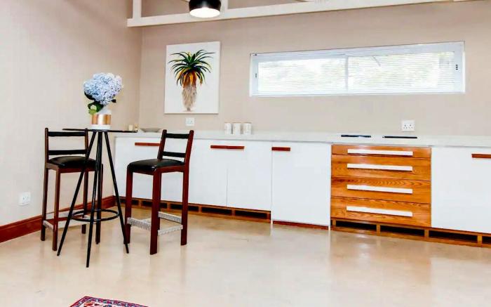 Modern Suite Near Port Elizabeth Airport
