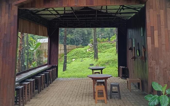 Alas Pacet by TwoSpaces, Mojokerto