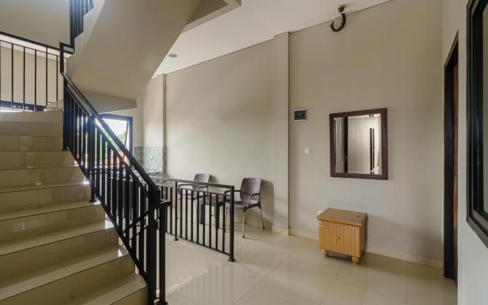 RedDoorz near Puri Indah Mall