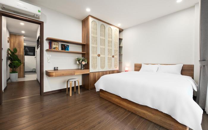 Literature'N Central Hotel and Travel