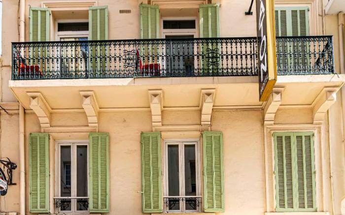 Residence Avaton - Bedroom Balcony  Cannes Palais 