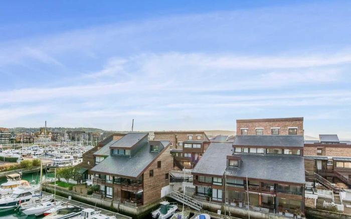 Beautiful renovated studio on Port de Deauville