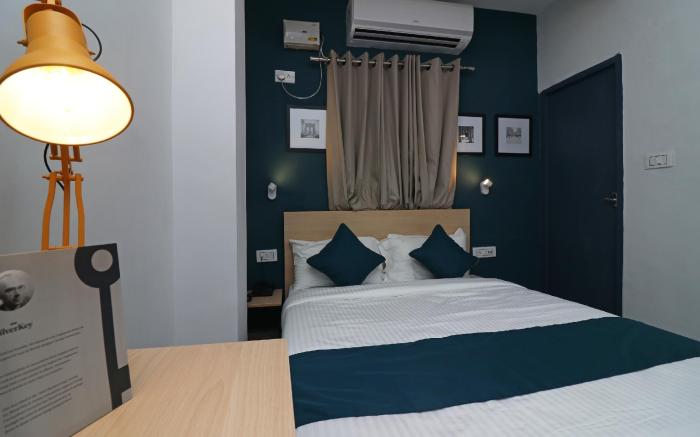 Hotel O Silver Key Deshapriya Park Near Kalighat Kali Temple