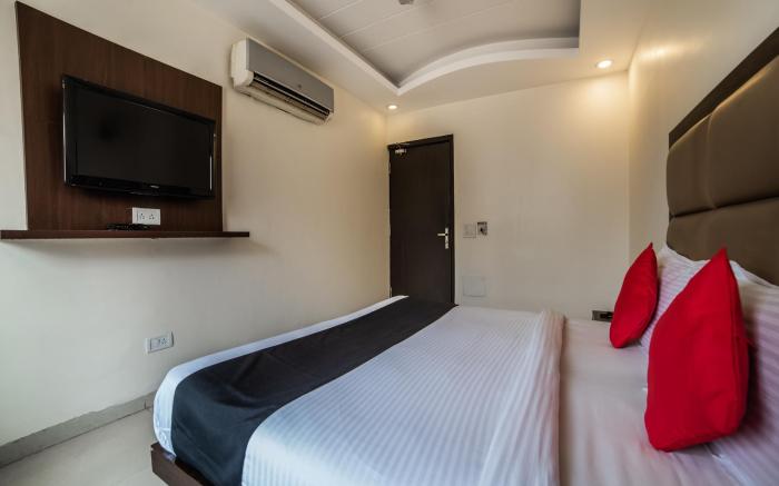 Capital O Hotel Jeyan Inn Near Gurudwara Shri Bangla Sahib