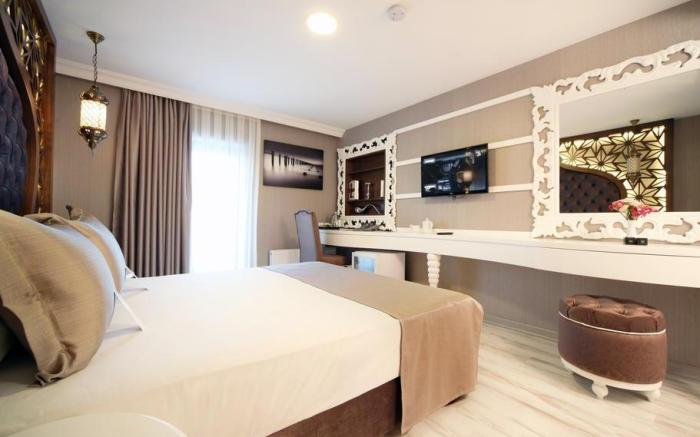 Demonti Hotel