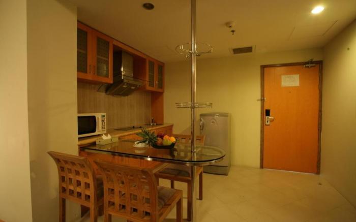Lakeshore Hotel