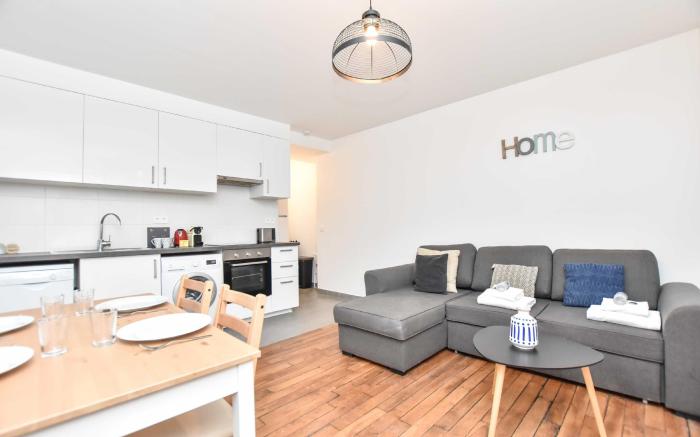 Cozy Apartment - 2BR/6P - Voltaire