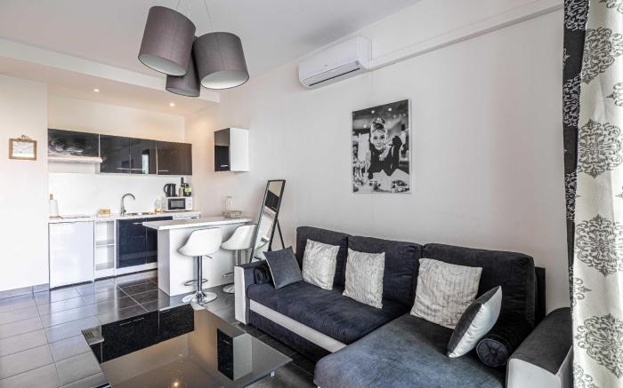 Welcoming Apartment With parking  Croisette