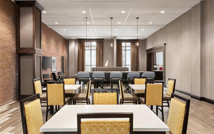 Hampton Inn & Suites Kansas City Downtown Crossroads, MO