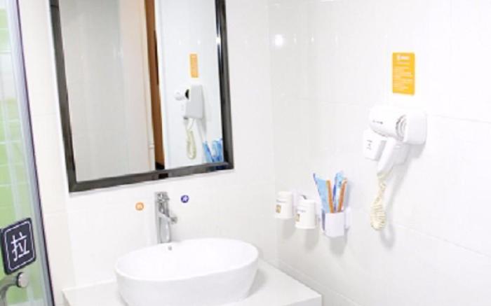 7 Days Premium Haikou Riyue Plaza Tax Free Market Wuzhishan Road