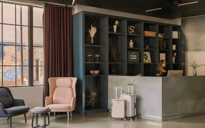 Lark Hotels 907 Main