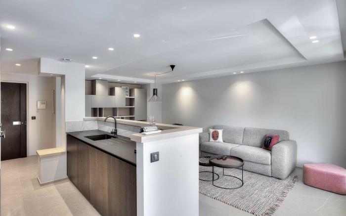 Luxury apartment with balcony, Cannes city center