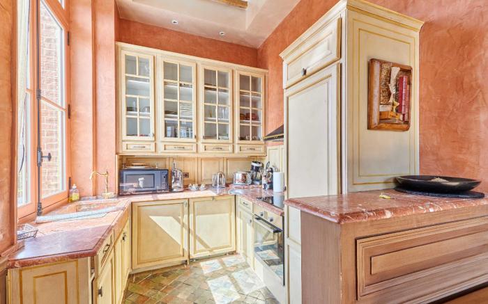 Luxurious 4 bedroom duplex, 200m from Place Morny