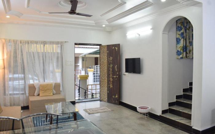Luxe Bunglow Near Phoenix Mall Private Luxe Room