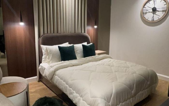Quite a studio with comfortable hotel bed