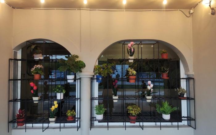 5 mins walking to East Coast Mall @ JW Guest House