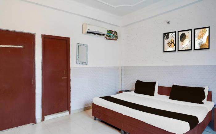 Hotel O Shilpgram Taj Mahal East Gate