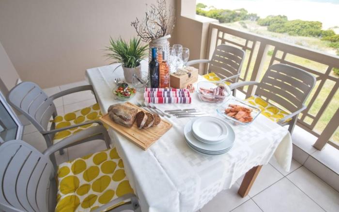 Milkwood Beachfront Accommodation 417,J' Bay 