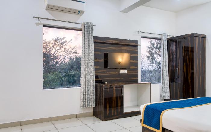 Two DeluxeBedroom.The Golden Mango.FF1.ByHomeyhuts