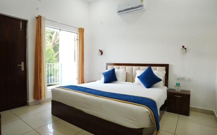 Two Deluxe Bedroom.The Golden Mango.FF.ByHomeyhuts