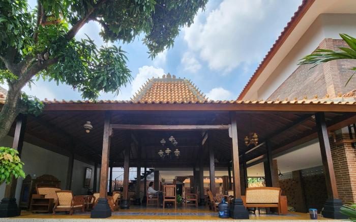 RedDoorz near Stasiun Sragen