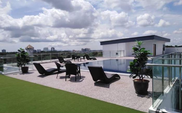 Queen Deluxe II With Balcony@Kozi Square (A1-19II)